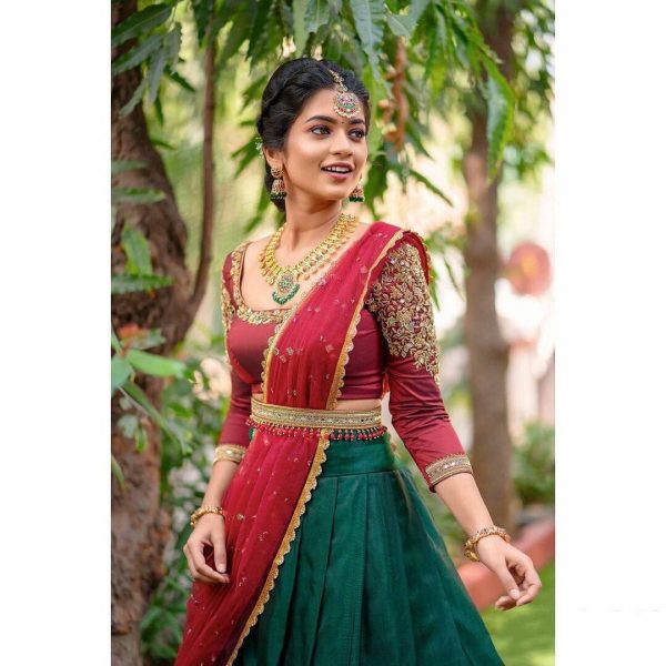 red and green bridal lehenga choli blouse pattern of dupatta draping styles  | Designers And Yo… | Designer lehenga choli, Bridal lehenga choli, Lehenga  choli online