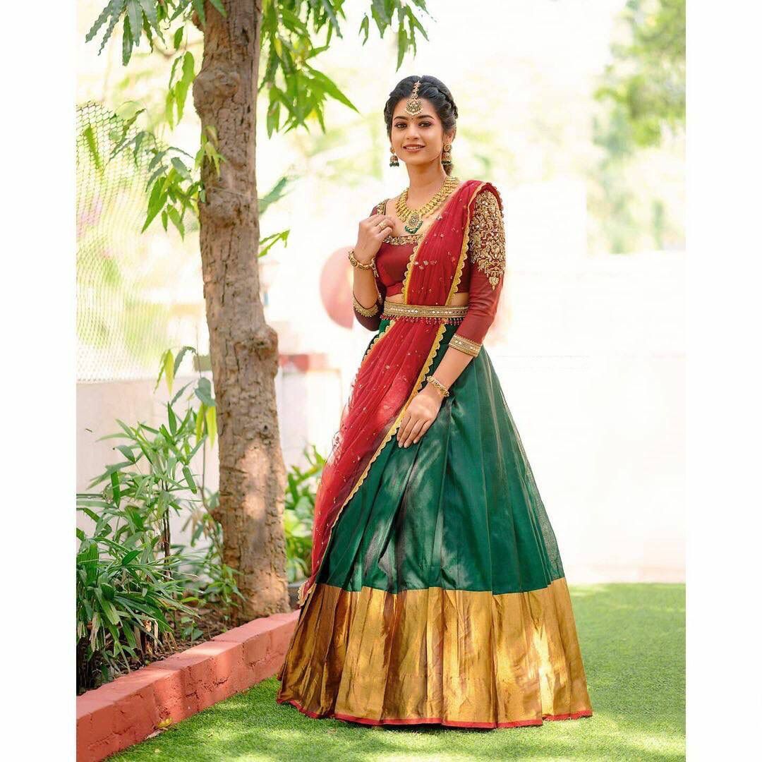 Simple #Choli #Wedding #Cotton #Bridal #BlouseDesigns #DIY #Saree  #Bridesmaid #Sabyasachi … | Half saree lehenga, Half saree designs, Lehenga  saree design