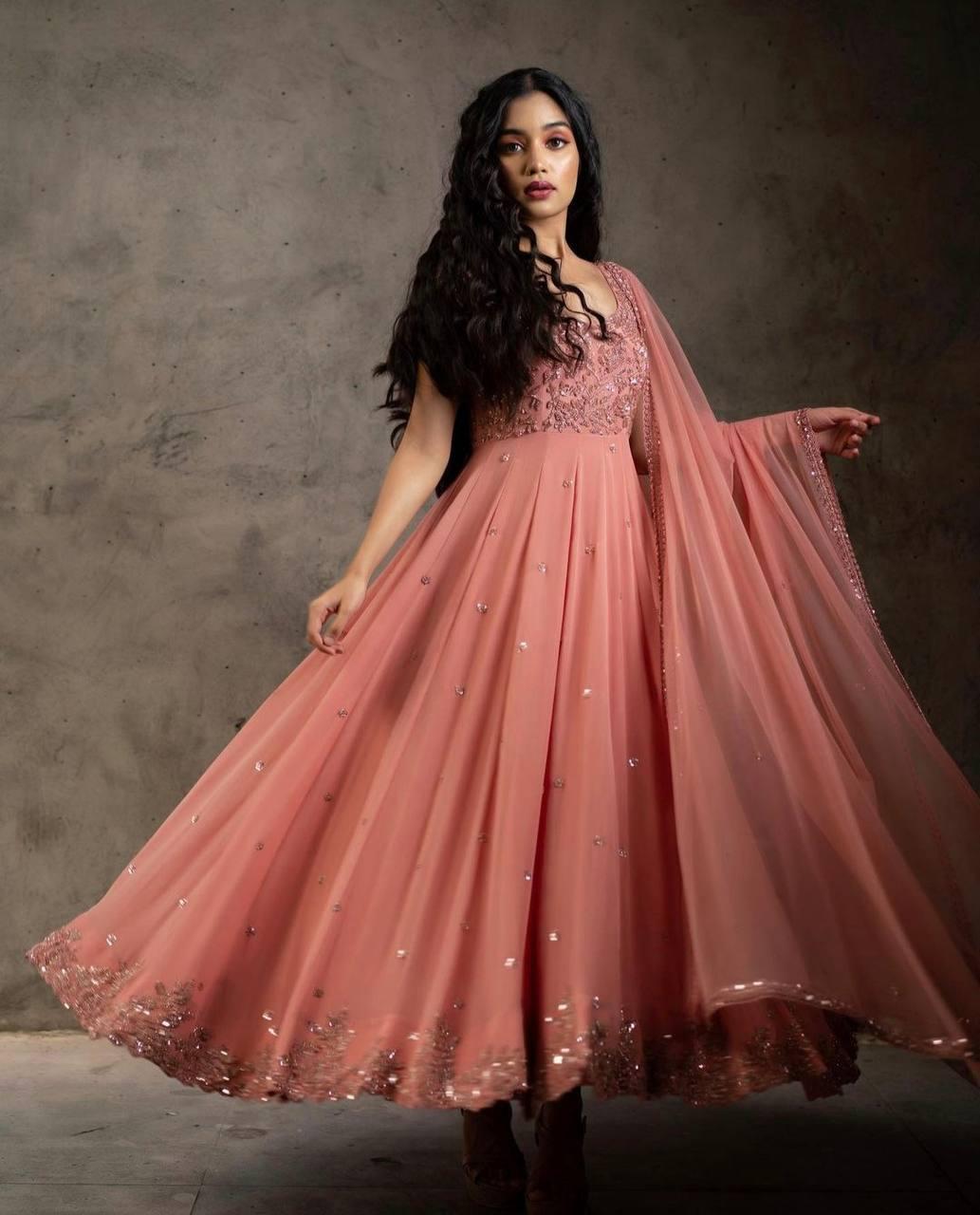 Shalwar kameez with long coat … | Casual dresses, Party wear dresses,  Trendy dresses