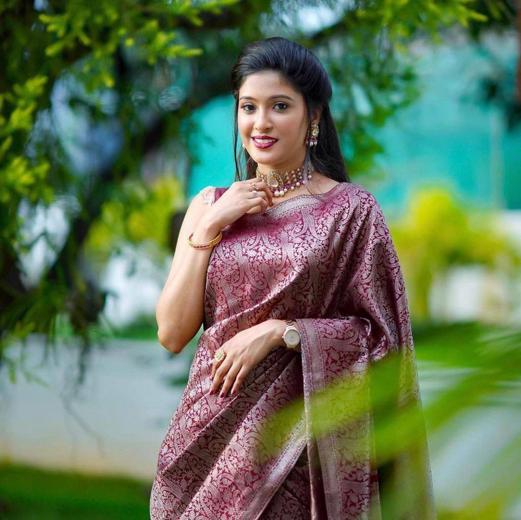 Presenting Enchanting Yet Breathable Organic Banarasi Sarees For Intimate  And Big Fat Indian Weddings - Laxmi Fashions - 3646881