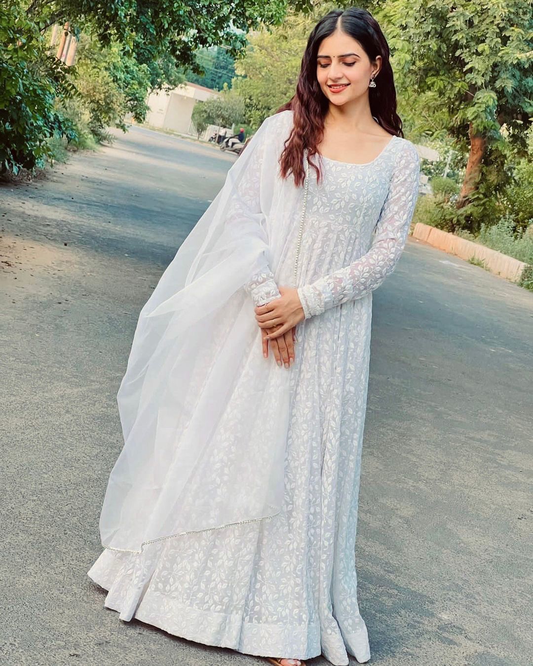 All About Chikankari Embroidery – Gorgeous Ways To Style Your Outfits! -  Bewakoof Blog